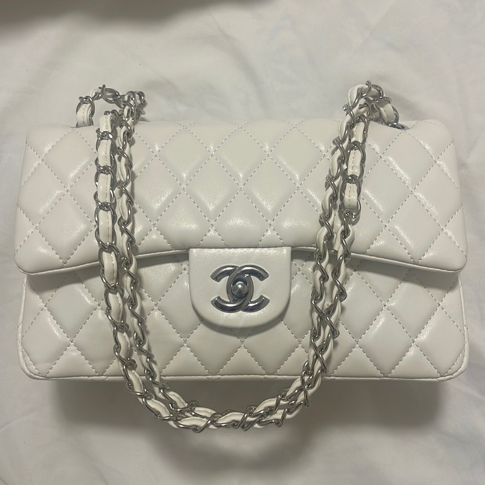 White Chanel double flap bag 🤍 (f a u x)